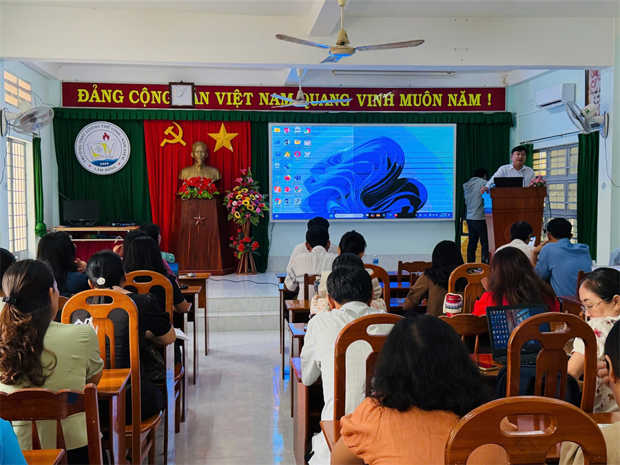 TRƯỜNG THPT LƯƠNG THẾ VINH - HÀM KIỆM BỒI DƯỠNG LÝ LUẬN CHÍNH TRỊ, CHUẨN BỊ NĂM HỌC 2026 – 2027