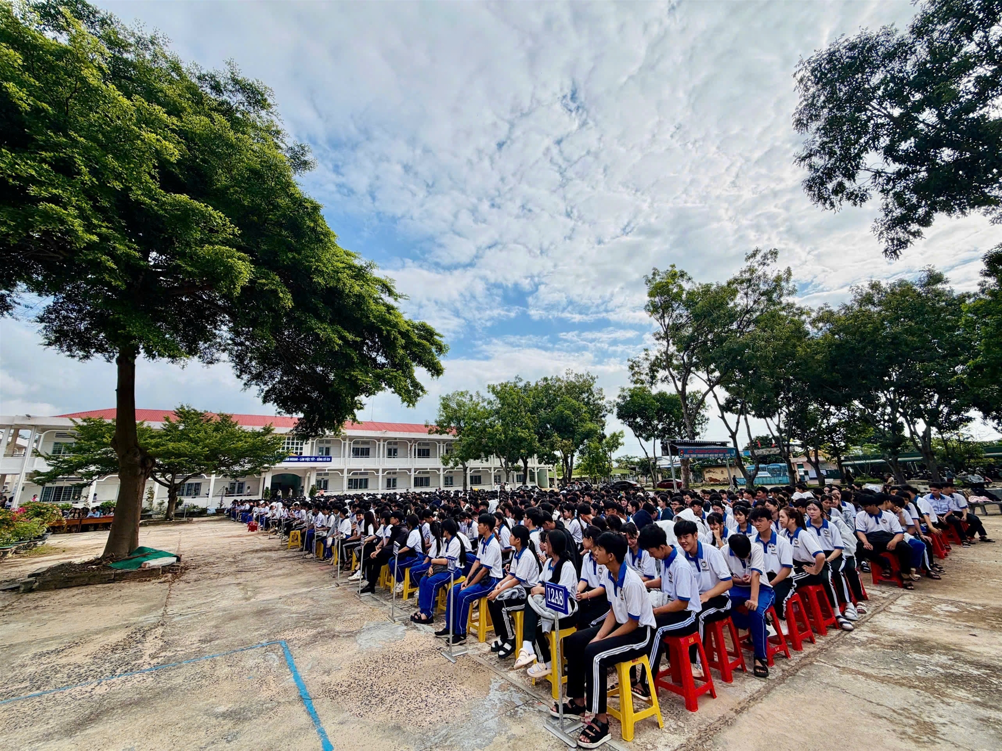 TRƯỜNG THPT LƯƠNG THẾ VINH - HÀM KIỆM RỘN RÀNG NGÀY TỰU TRƯỜNG NĂM HỌC 2026 – 2027