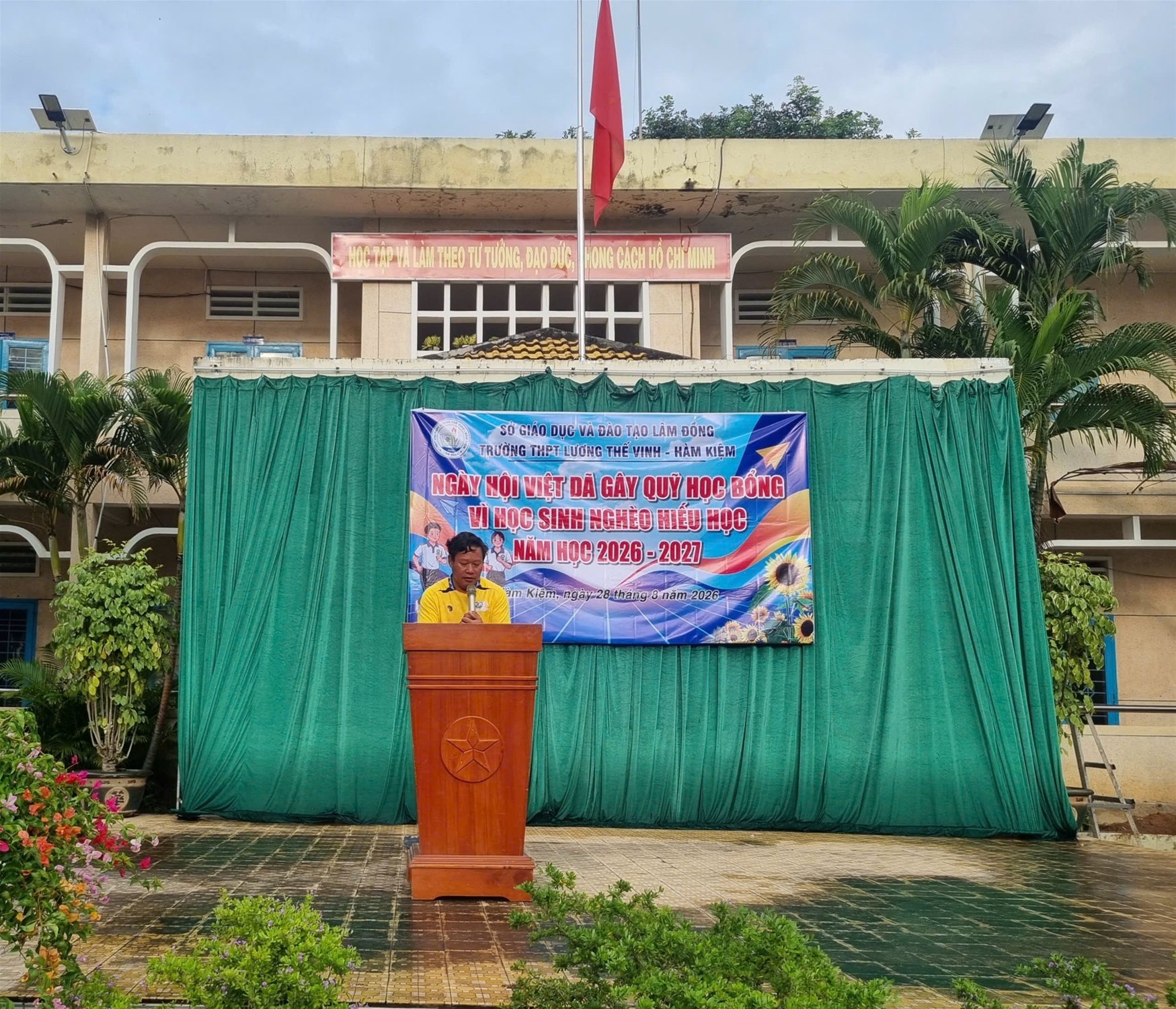 TRƯỜNG THPT LƯƠNG THẾ VINH - HÀM KIỆM TỔ CHỨC NGÀY HỘI VIỆT DÃ GÂY QUỸ HỌC BỔNG “VÌ HỌC SINH NGHÈO HIẾU HỌC” NĂM HỌC 2026 – 2027